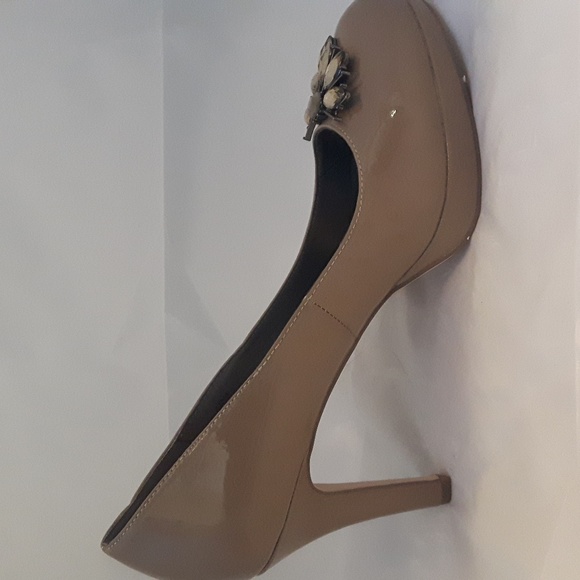 Tahari Toast Lina Nude heels - Picture 7 of 8